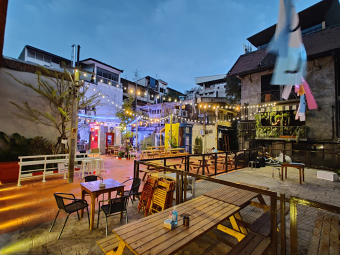 Hippie Bar